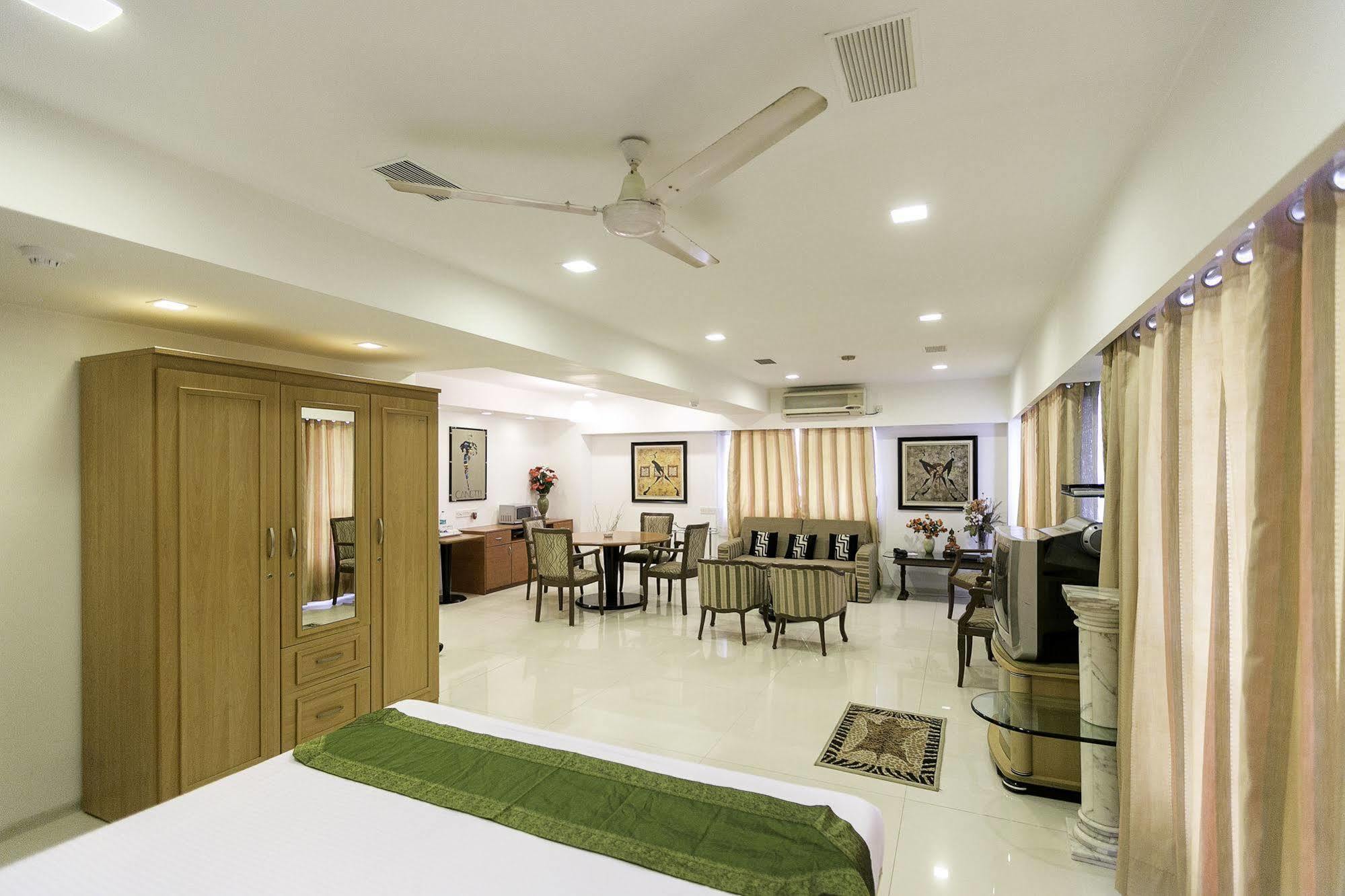 Treebo Trend New Castle Hotel Mumbai  Buitenkant foto